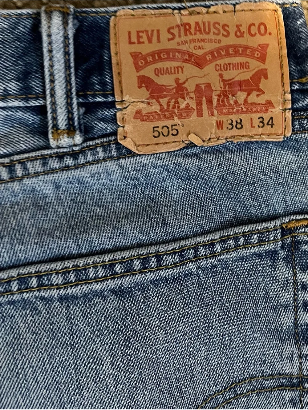 Levis levi distressed